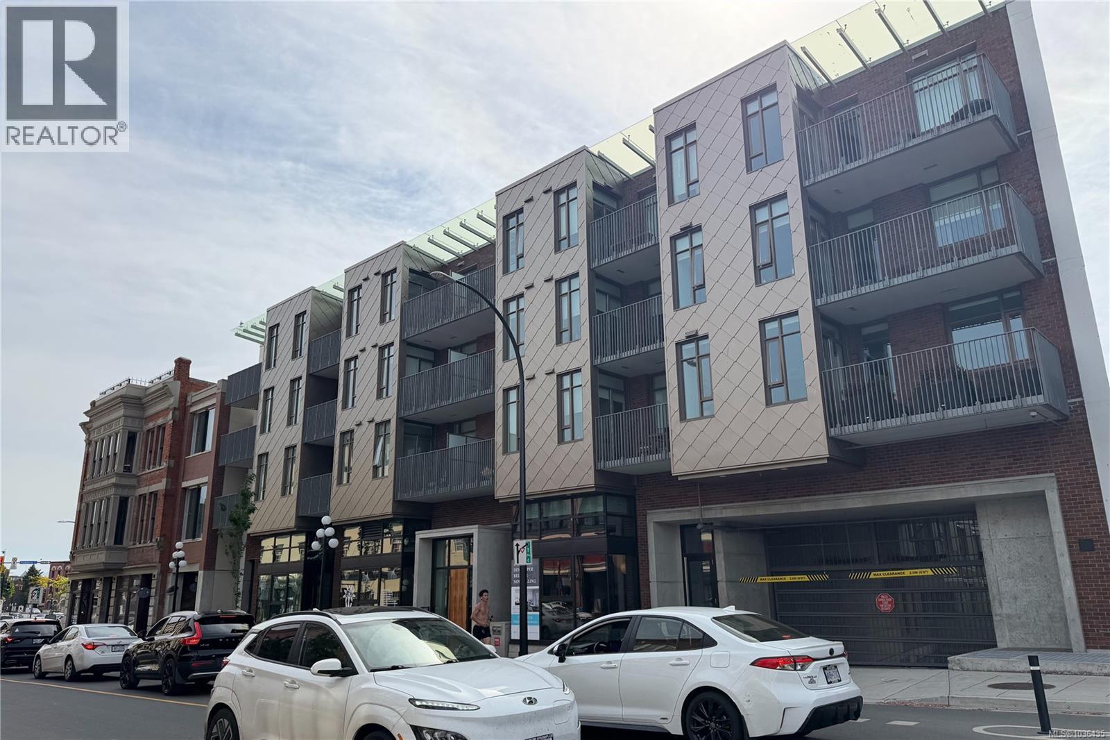 #405 1628 Store St - 36