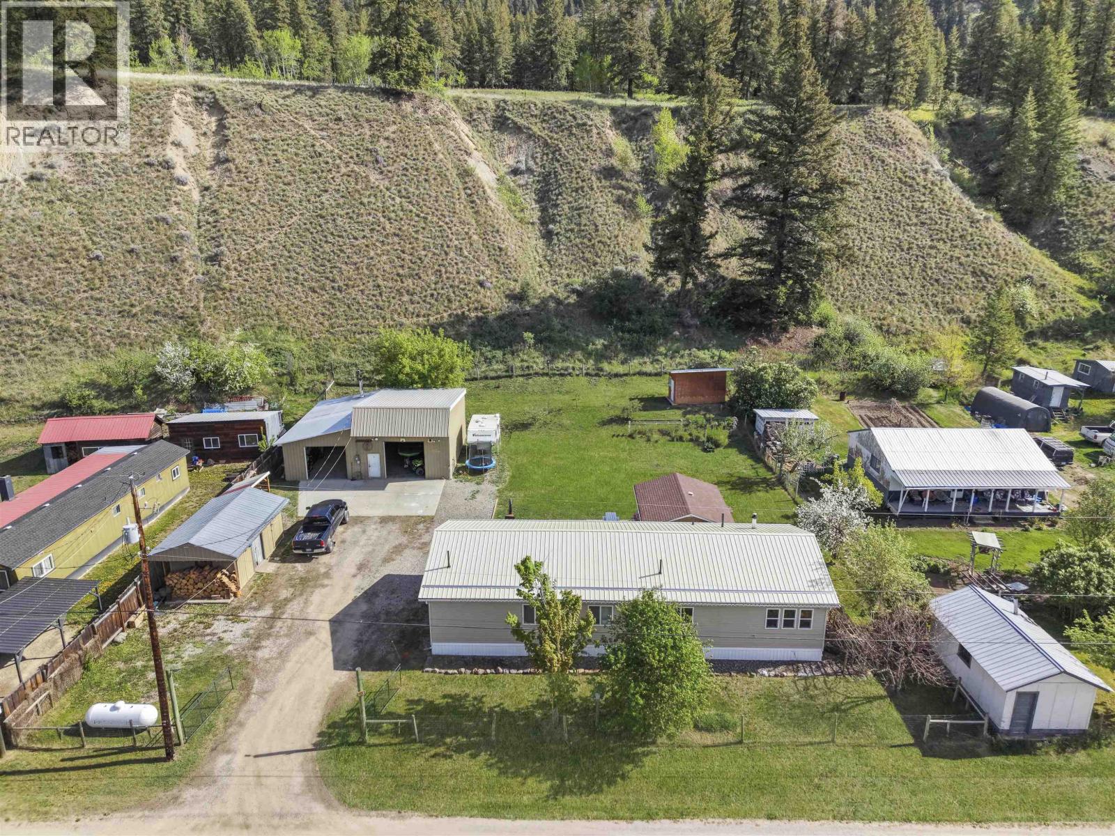 1431 SODA CREEK TOWNSITE ROAD - 38