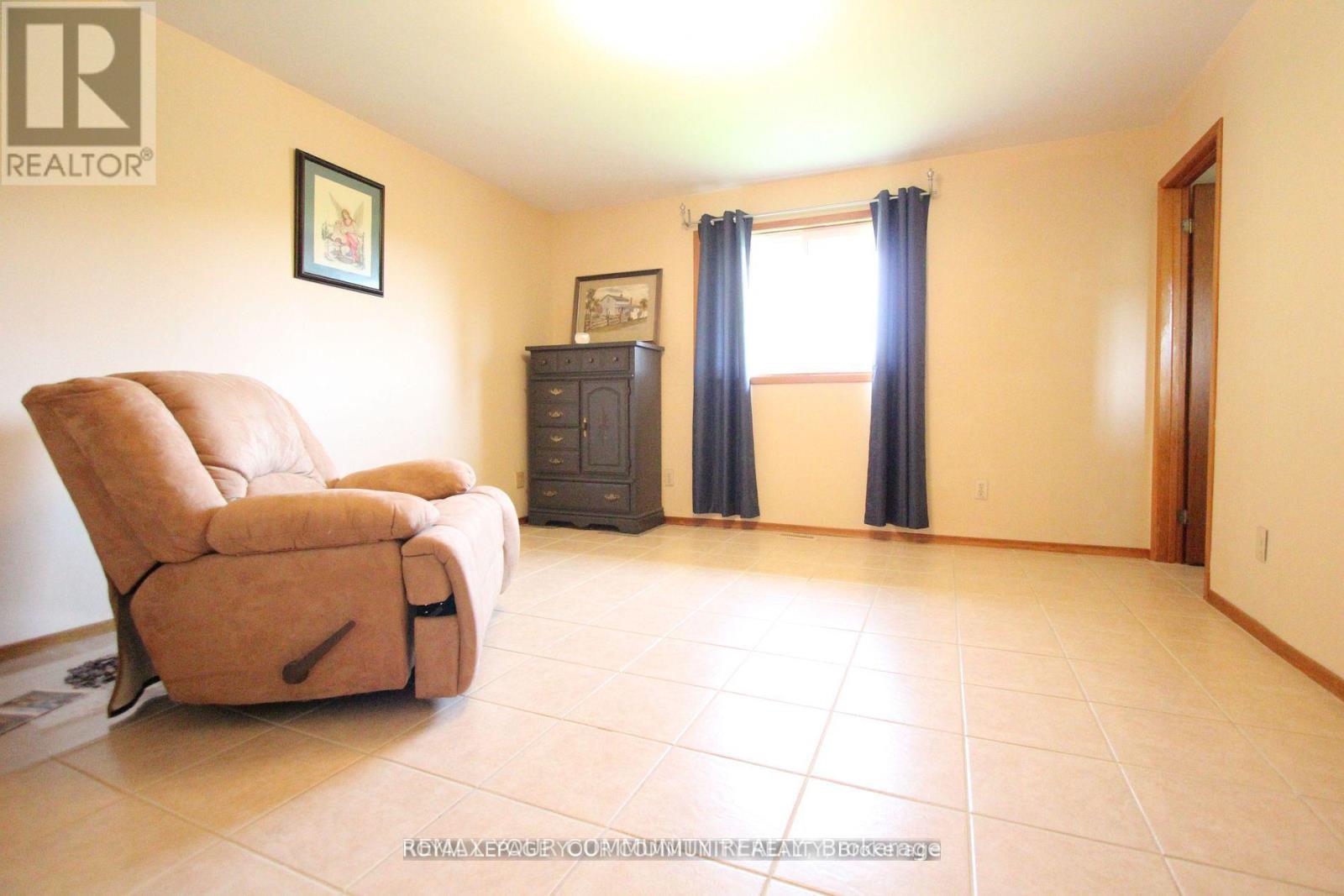 20161 BATHURST STREET - 21
