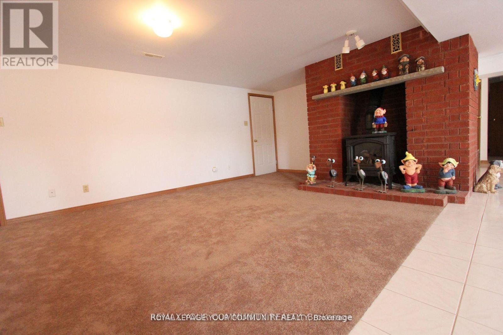 20161 BATHURST STREET - 24
