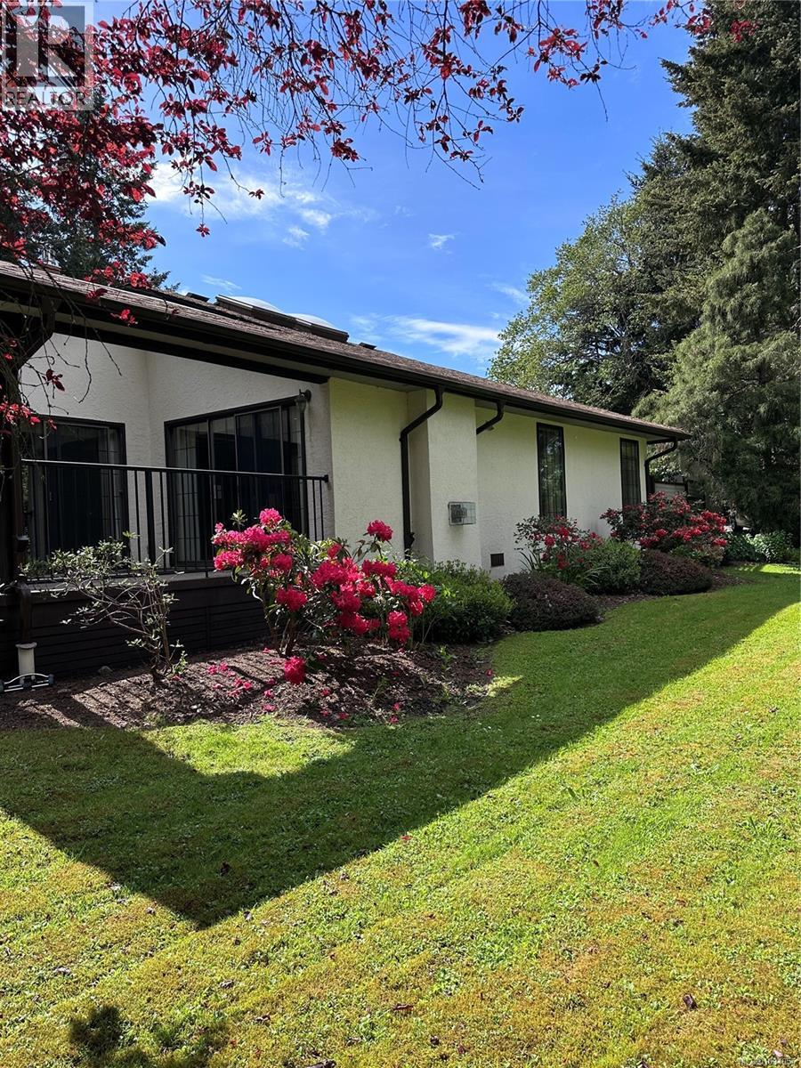 #1 4631 Lochside Dr - 6