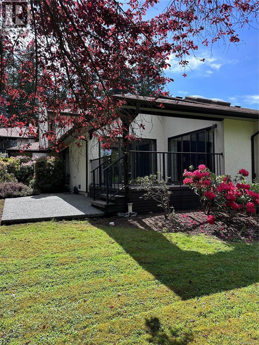 1 4631 Lochside Drive, Saanich
