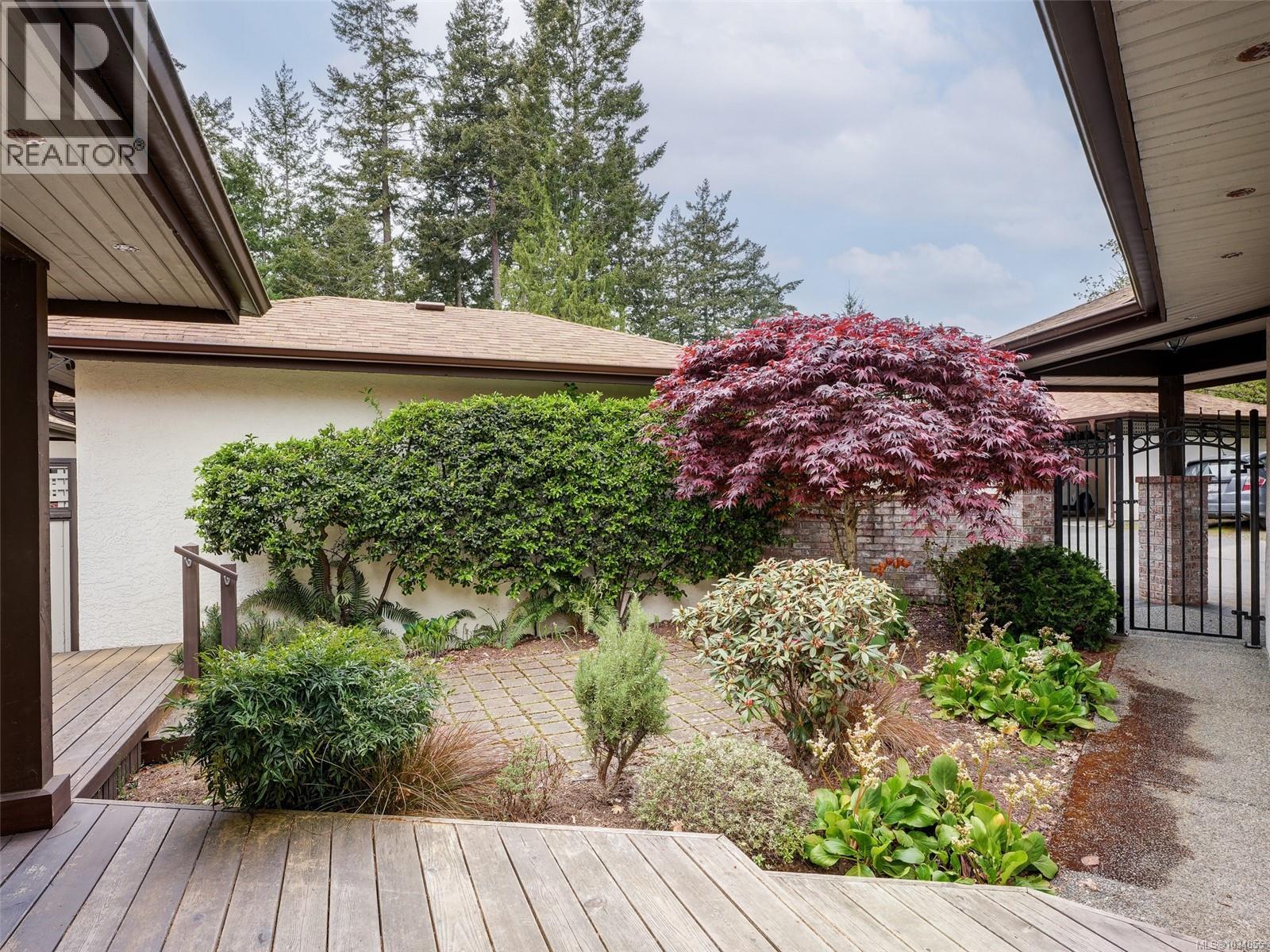 #1 4631 Lochside Dr - 11