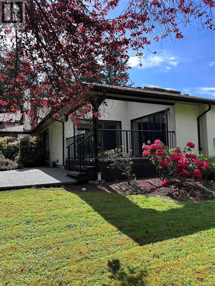 #1 4631 Lochside Dr - 9