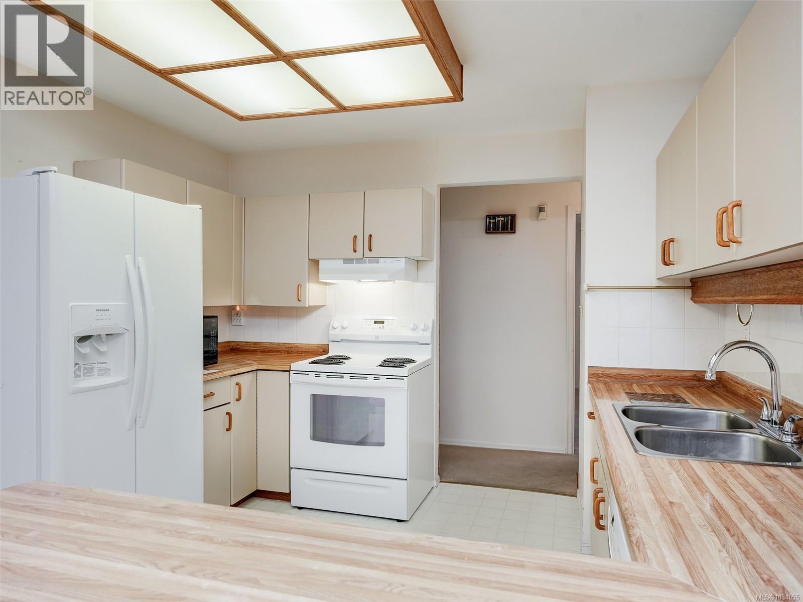 #1 4631 Lochside Dr - 19