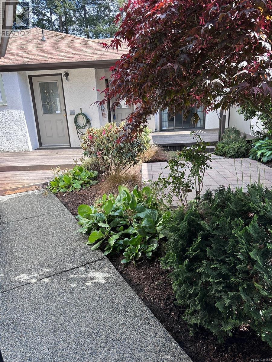 1 4631 Lochside Drive, Saanich