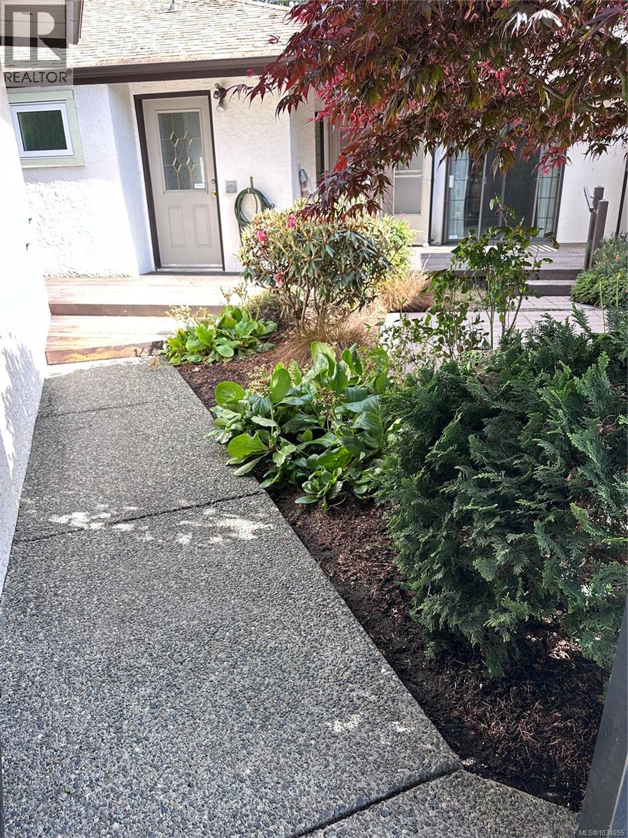 #1 4631 Lochside Dr - 29
