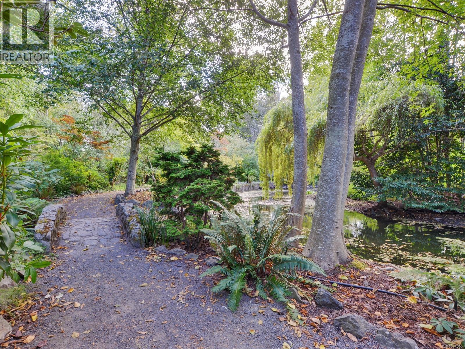 1 4631 Lochside Drive, Saanich