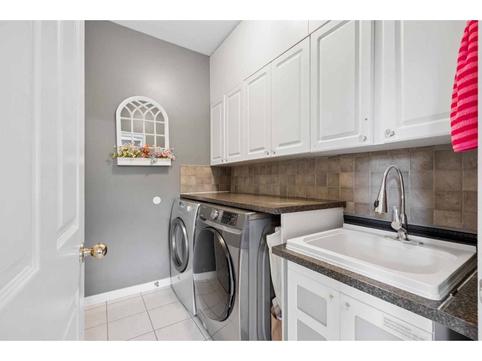 16583 10 AVENUE, White Rock