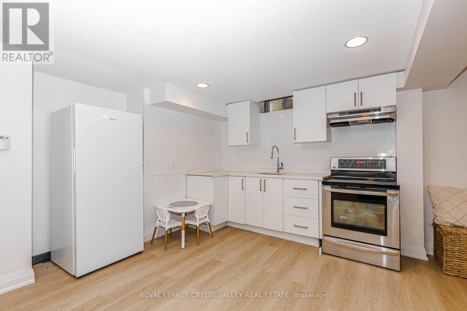 85 DEROSE AVENUE - 38