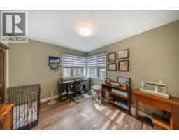 Full bathroom - 2120 Sixth Avenue, Trail, BC V1R3B7 Photo 12