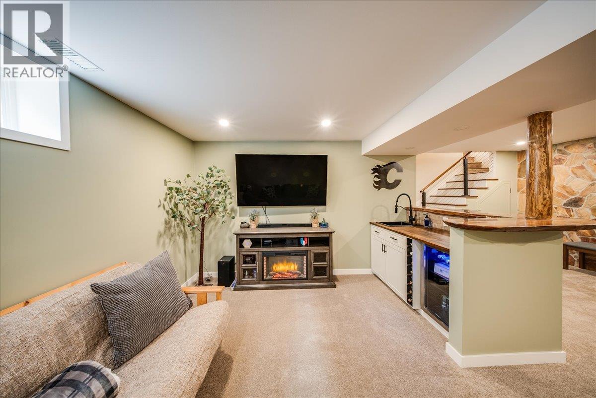 2120 Sixth Avenue, Trail