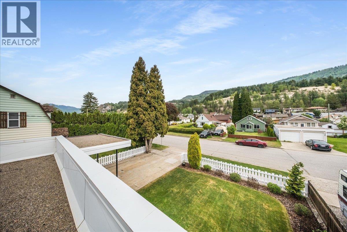 2120 Sixth Avenue, Trail