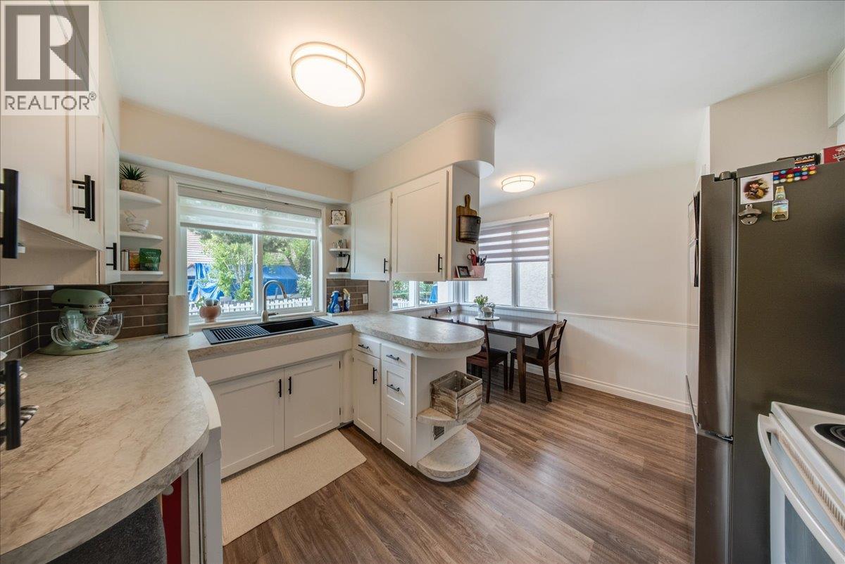 2120 Sixth Avenue, Trail