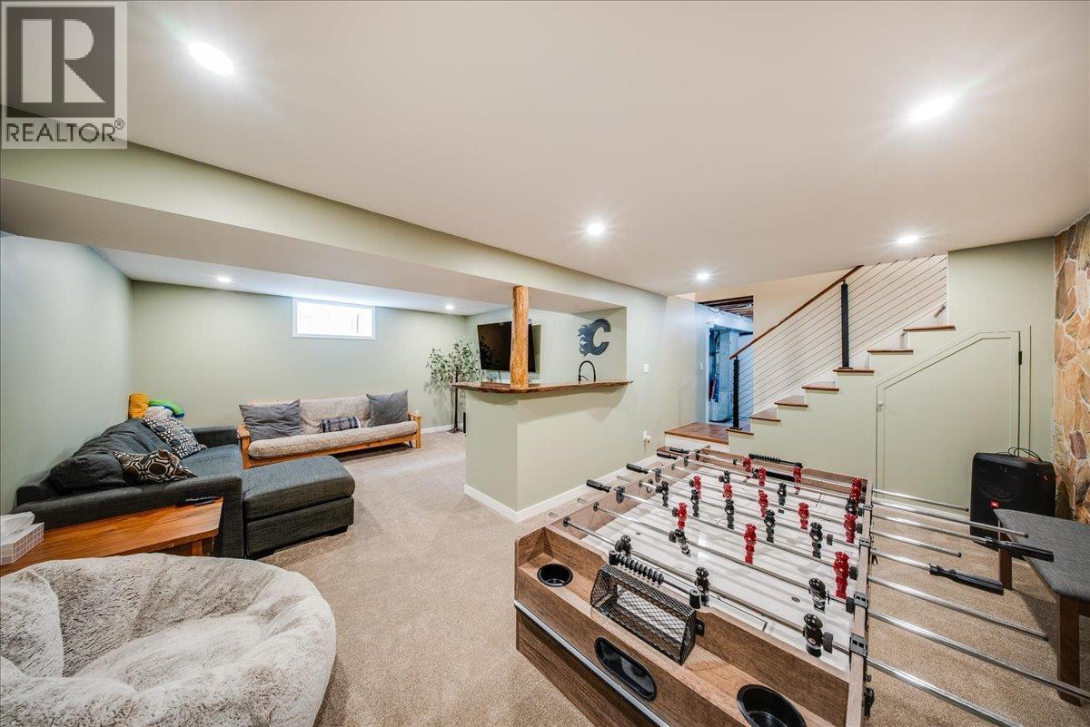 2120 Sixth Avenue, Trail