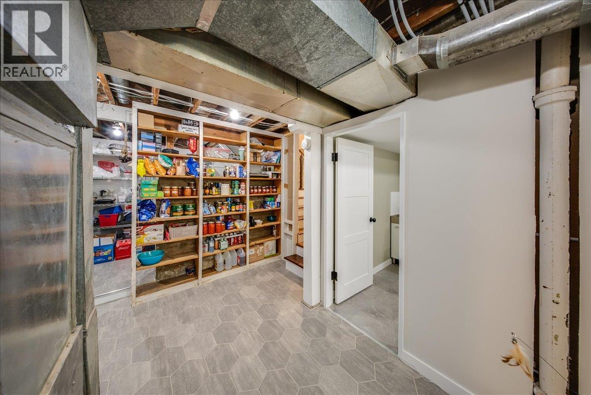 2120 Sixth Avenue, Trail