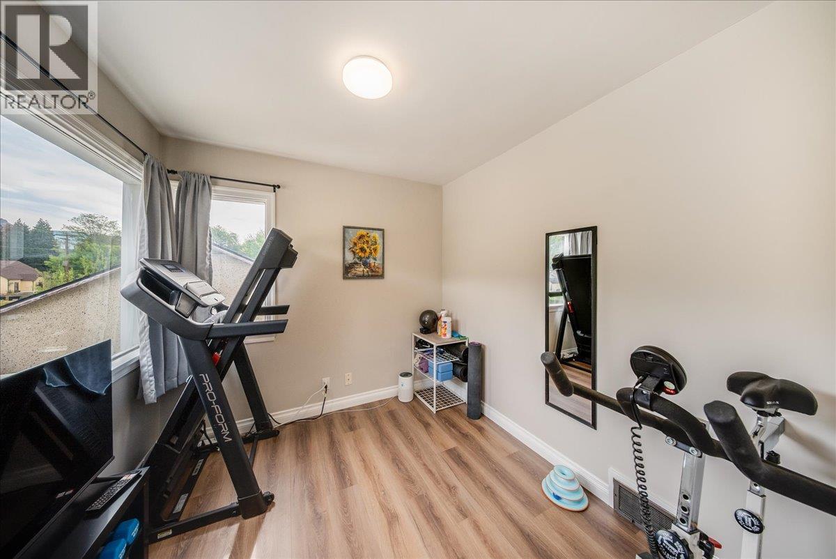 2120 Sixth Avenue, Trail