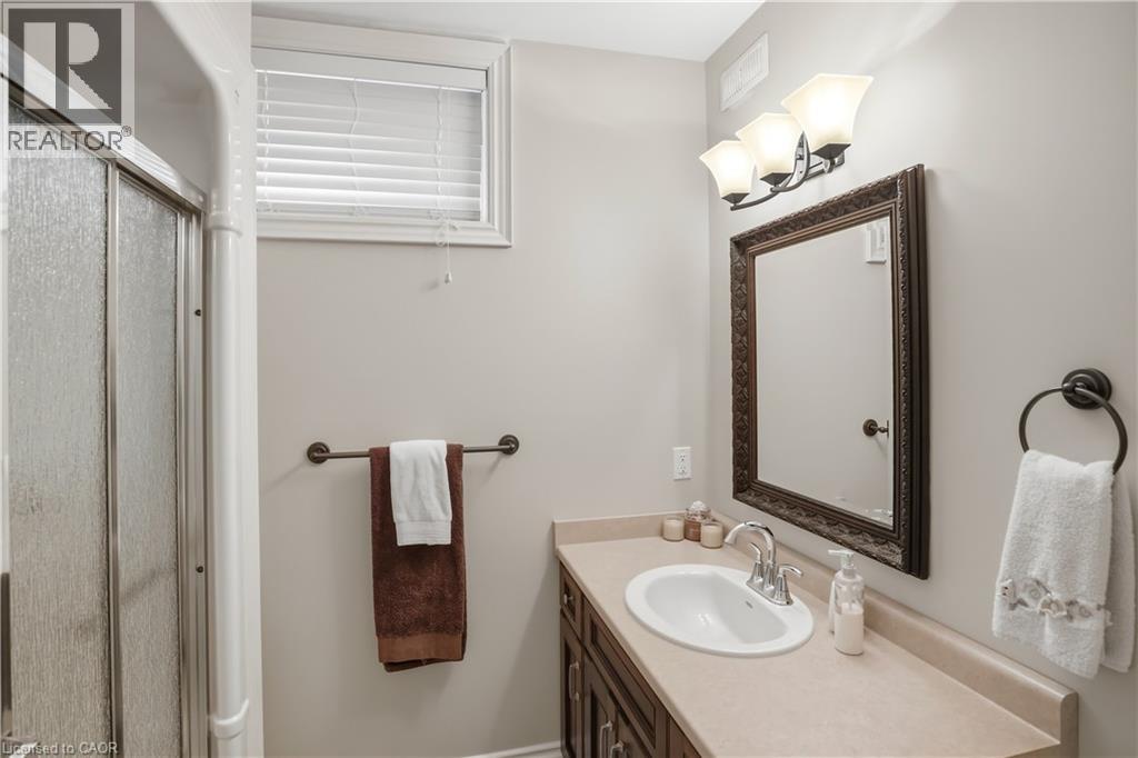 4073 HIGHLAND PARK Drive, Beamsville, Ontario, L3J0M3 — Photo 4