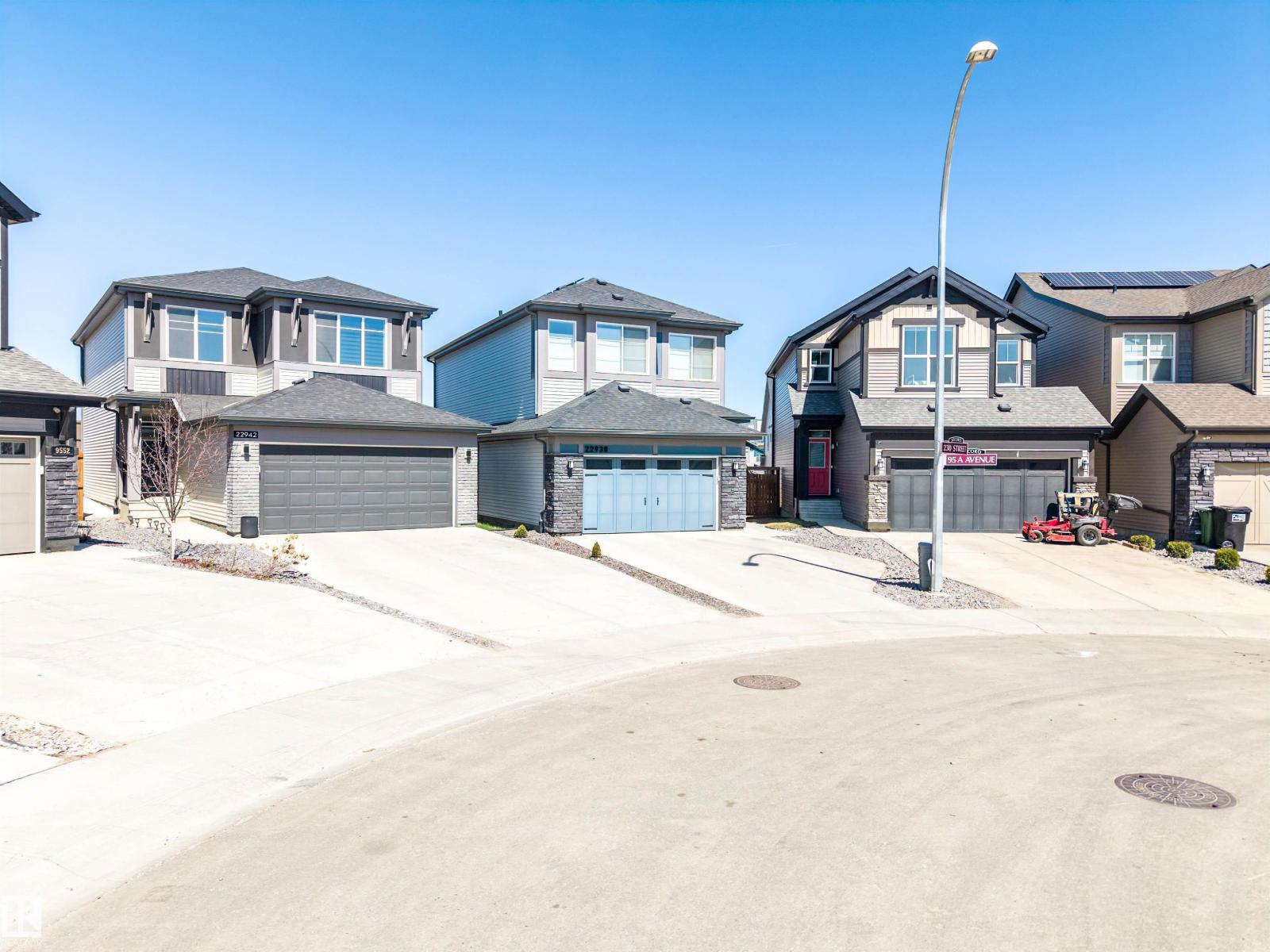 22938 95a AV NW NW, Edmonton