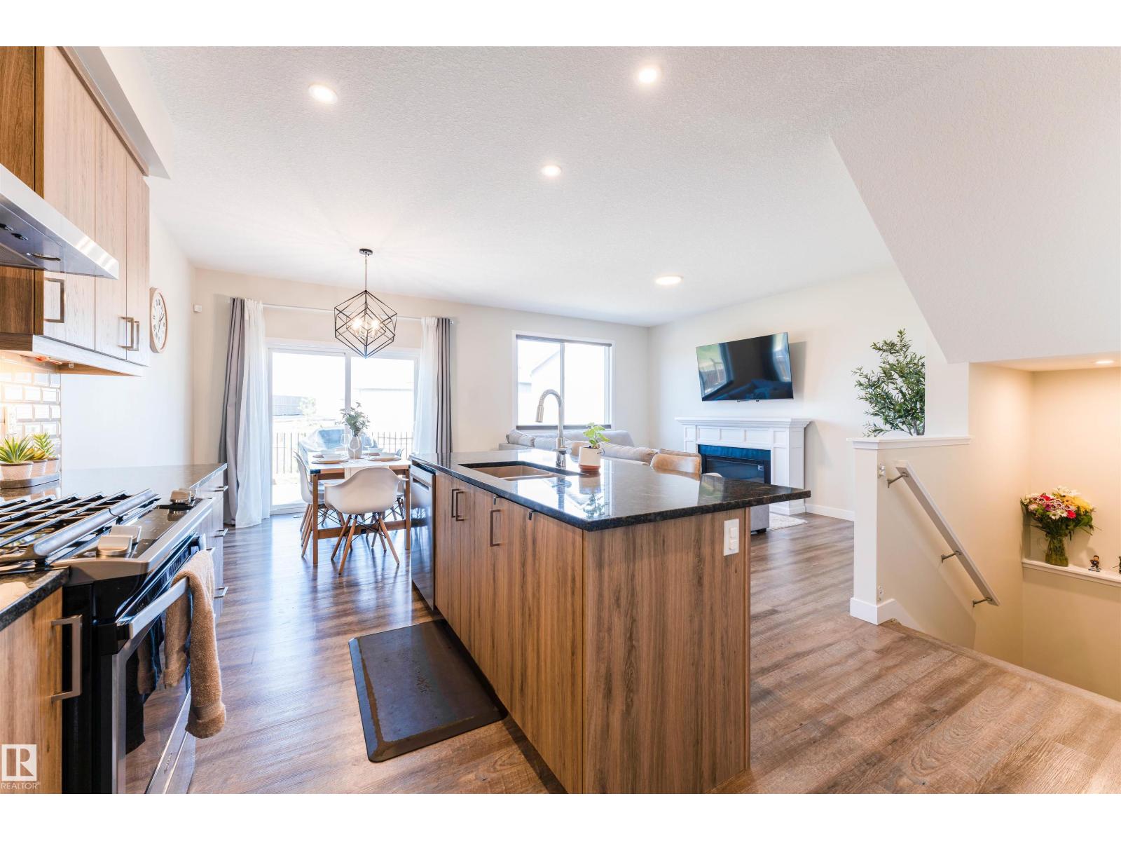 22938 95a AV NW NW, Edmonton