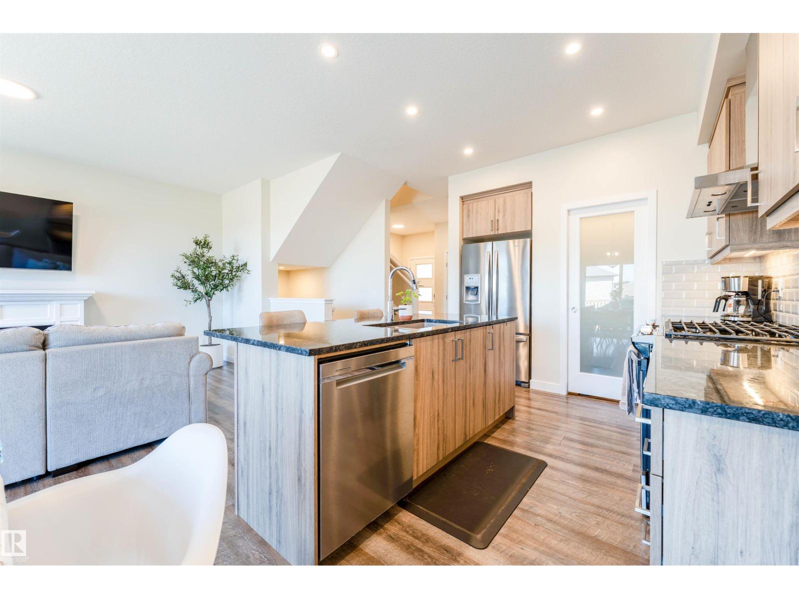 22938 95a AV NW NW - 42