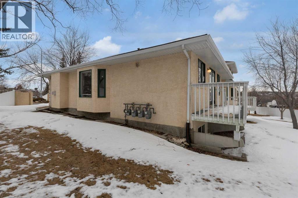 #2 200 Sandstone Drive NW - 28
