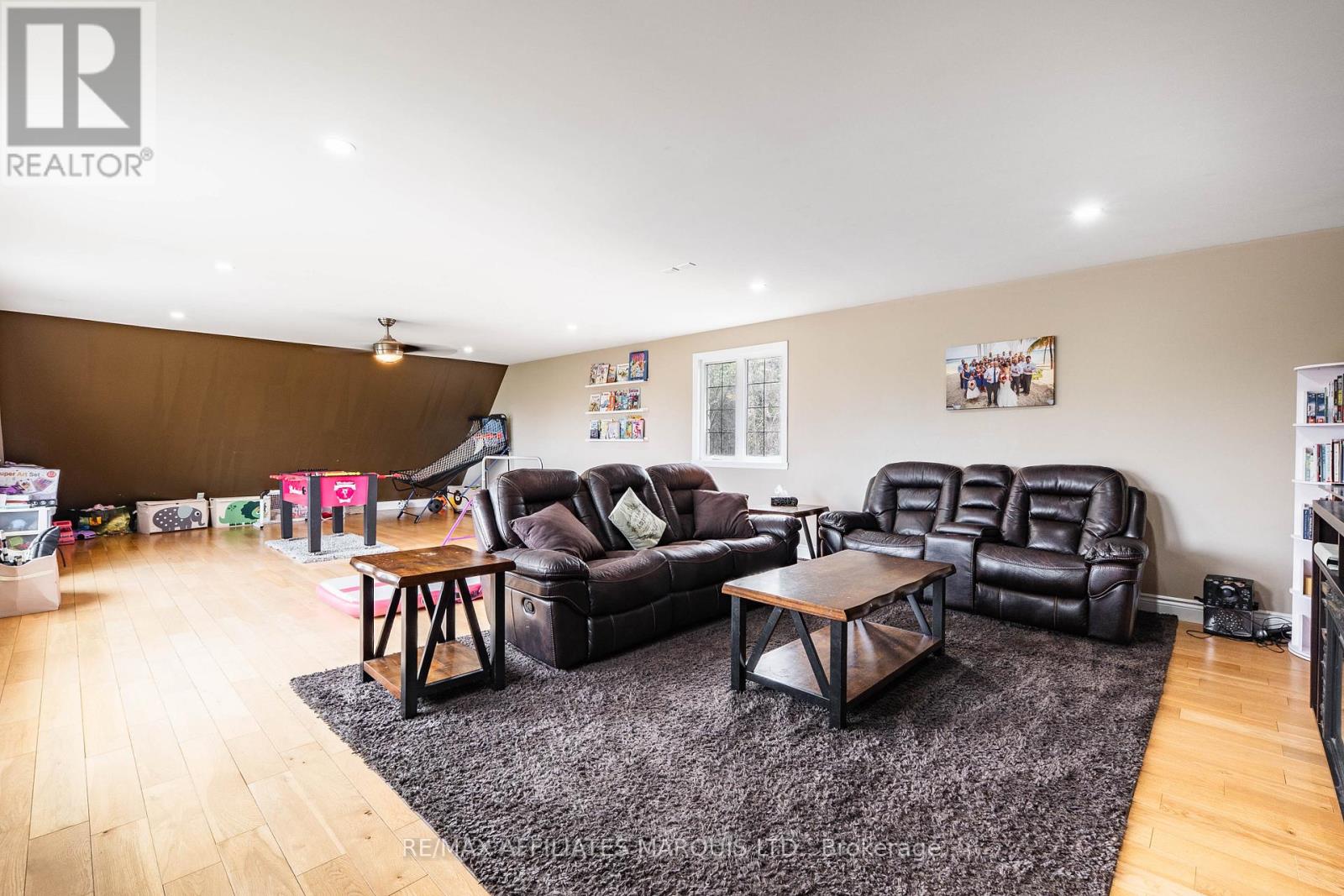 46 CHANTINE DRIVE - 32