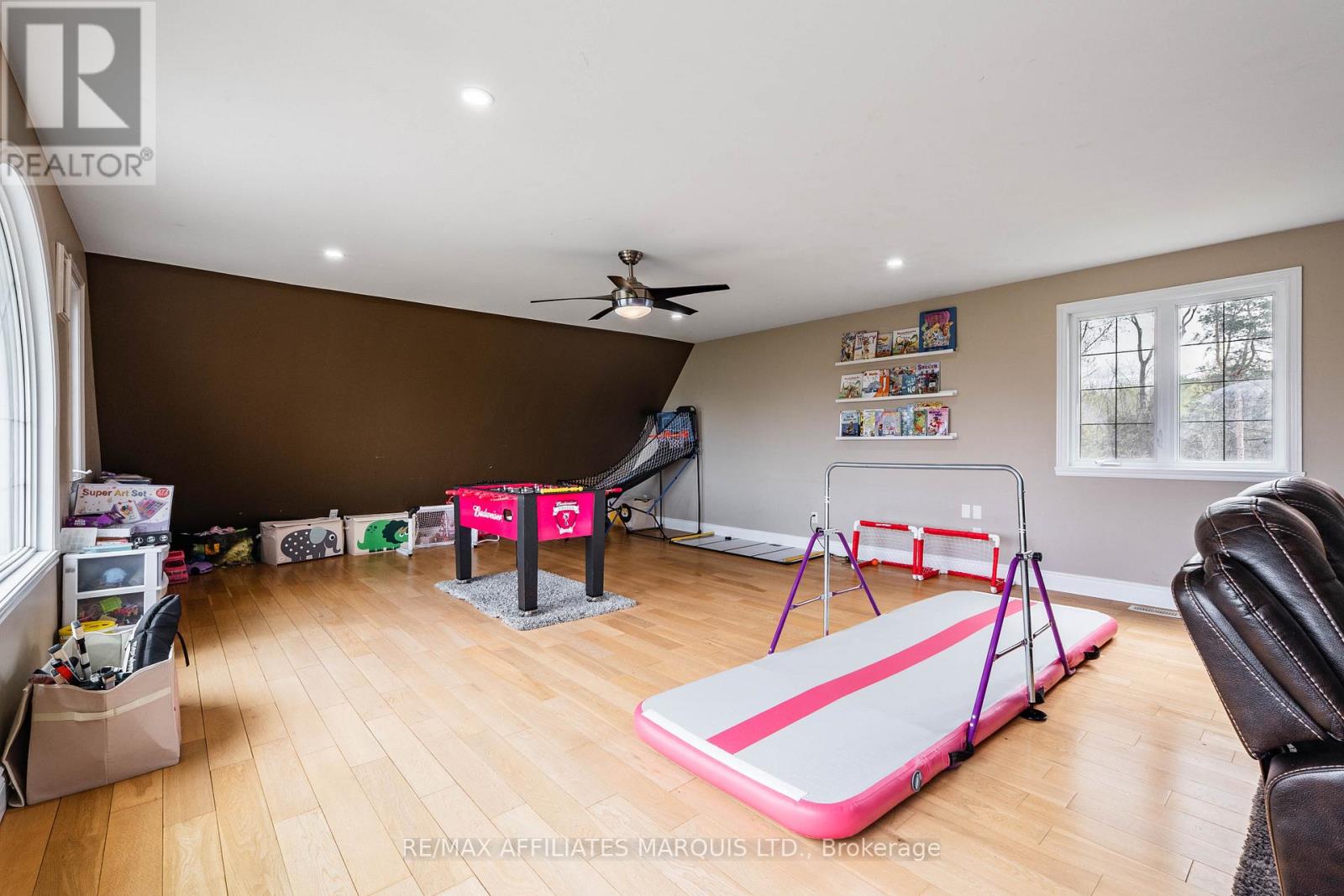 46 CHANTINE DRIVE - 33