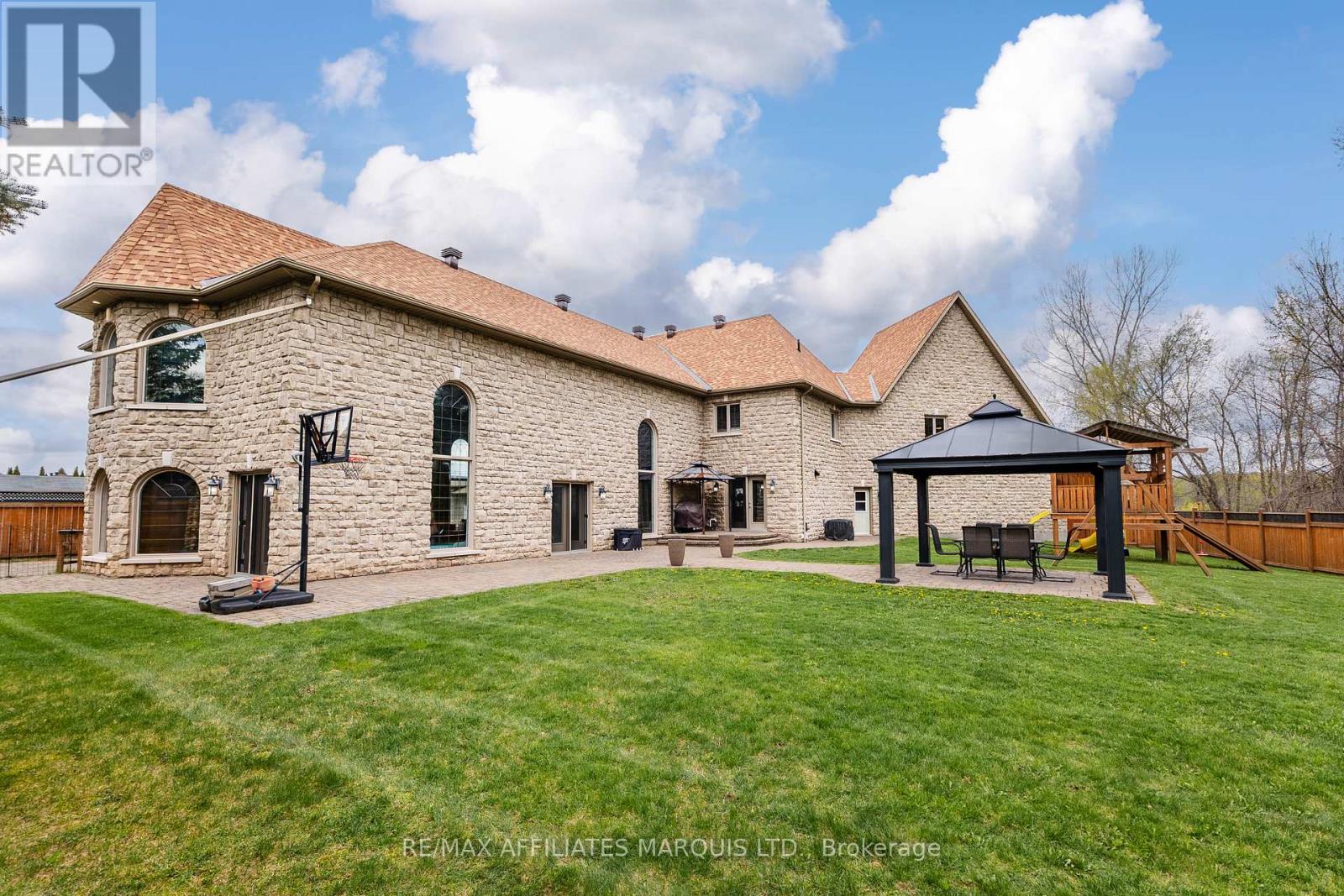 46 CHANTINE DRIVE - 40