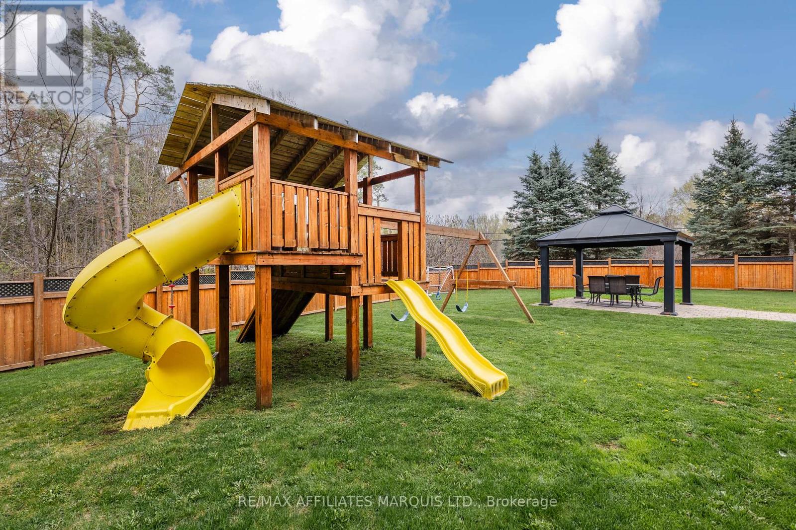 46 CHANTINE DRIVE - 44
