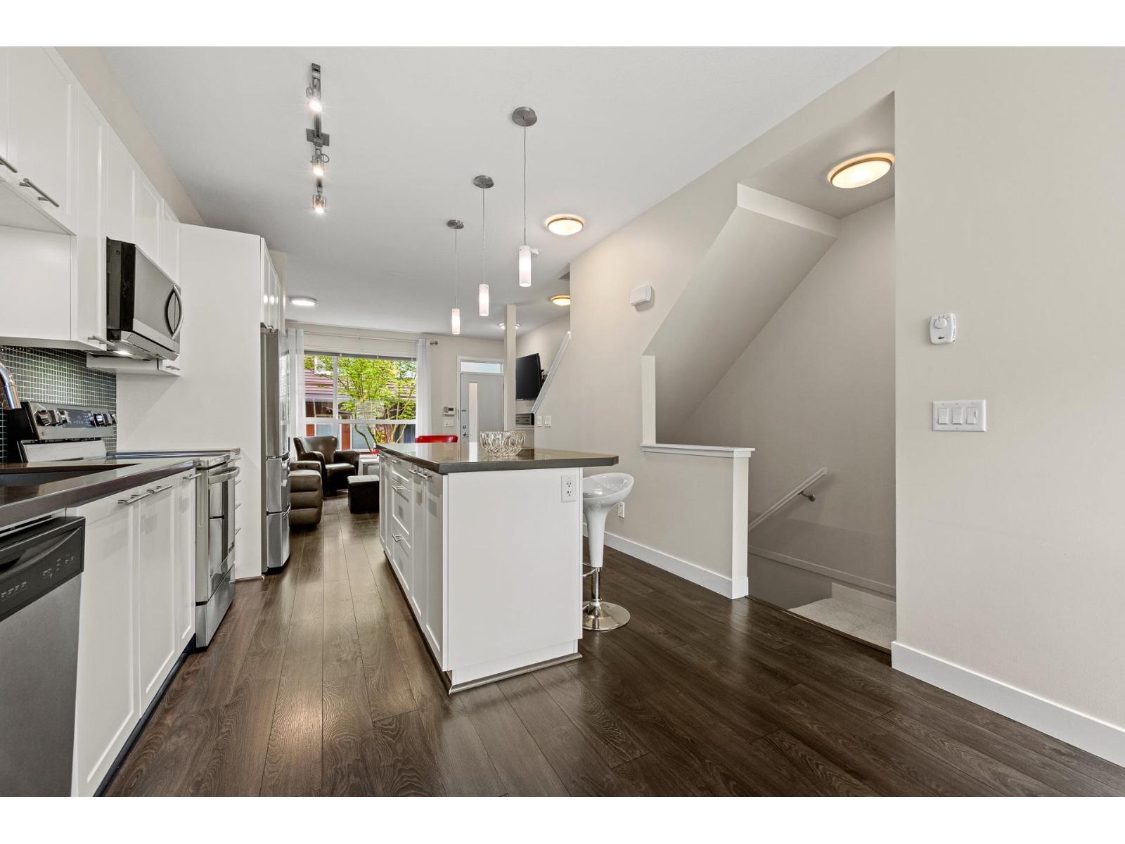 House in Surrey - Image 22