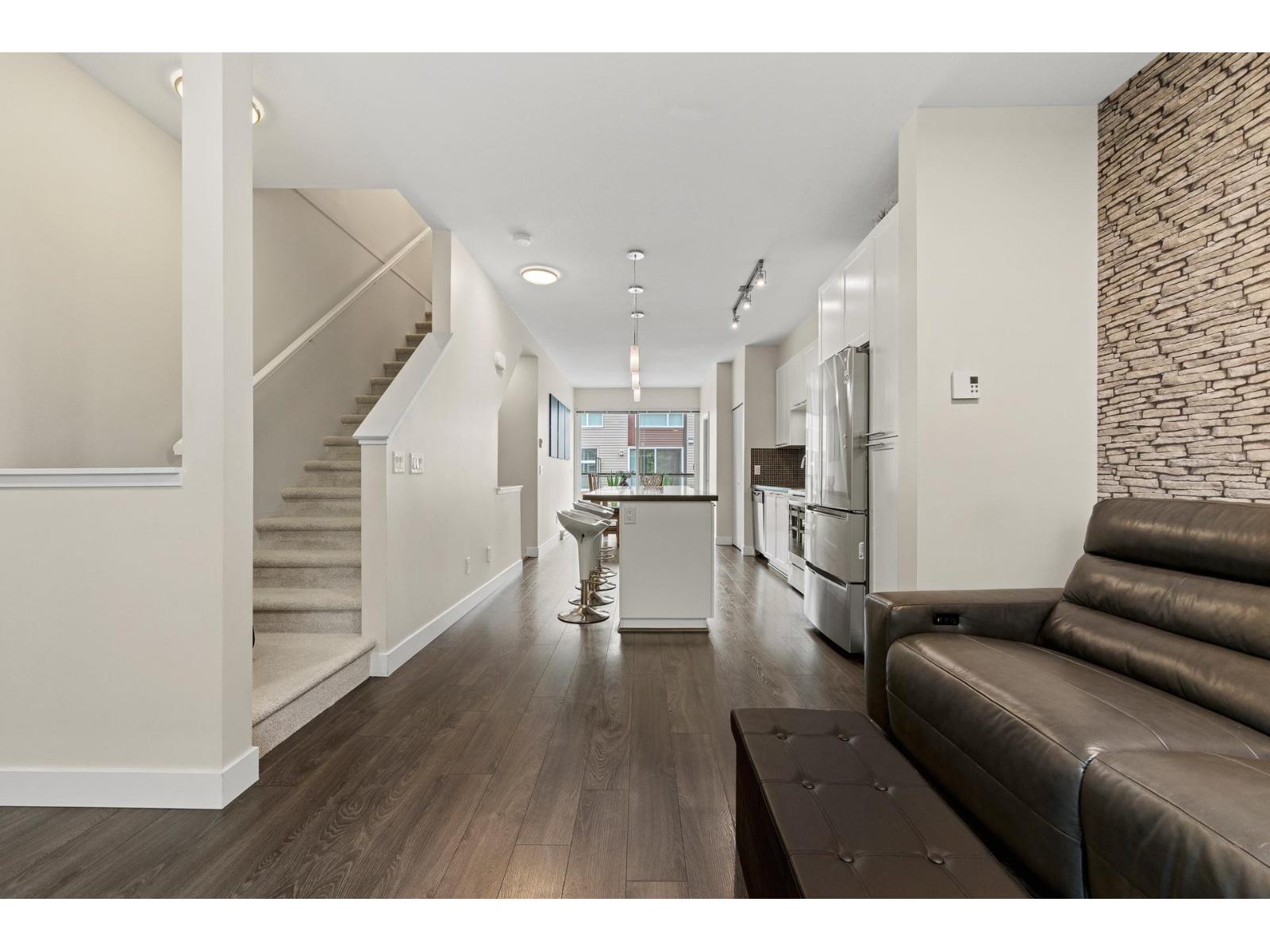 House in Surrey - Image 8