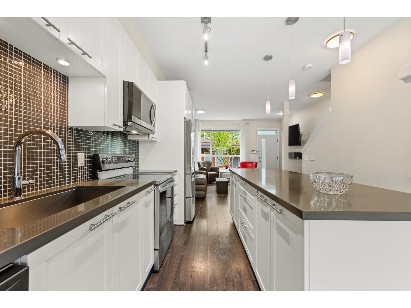 House in Surrey - Image 13