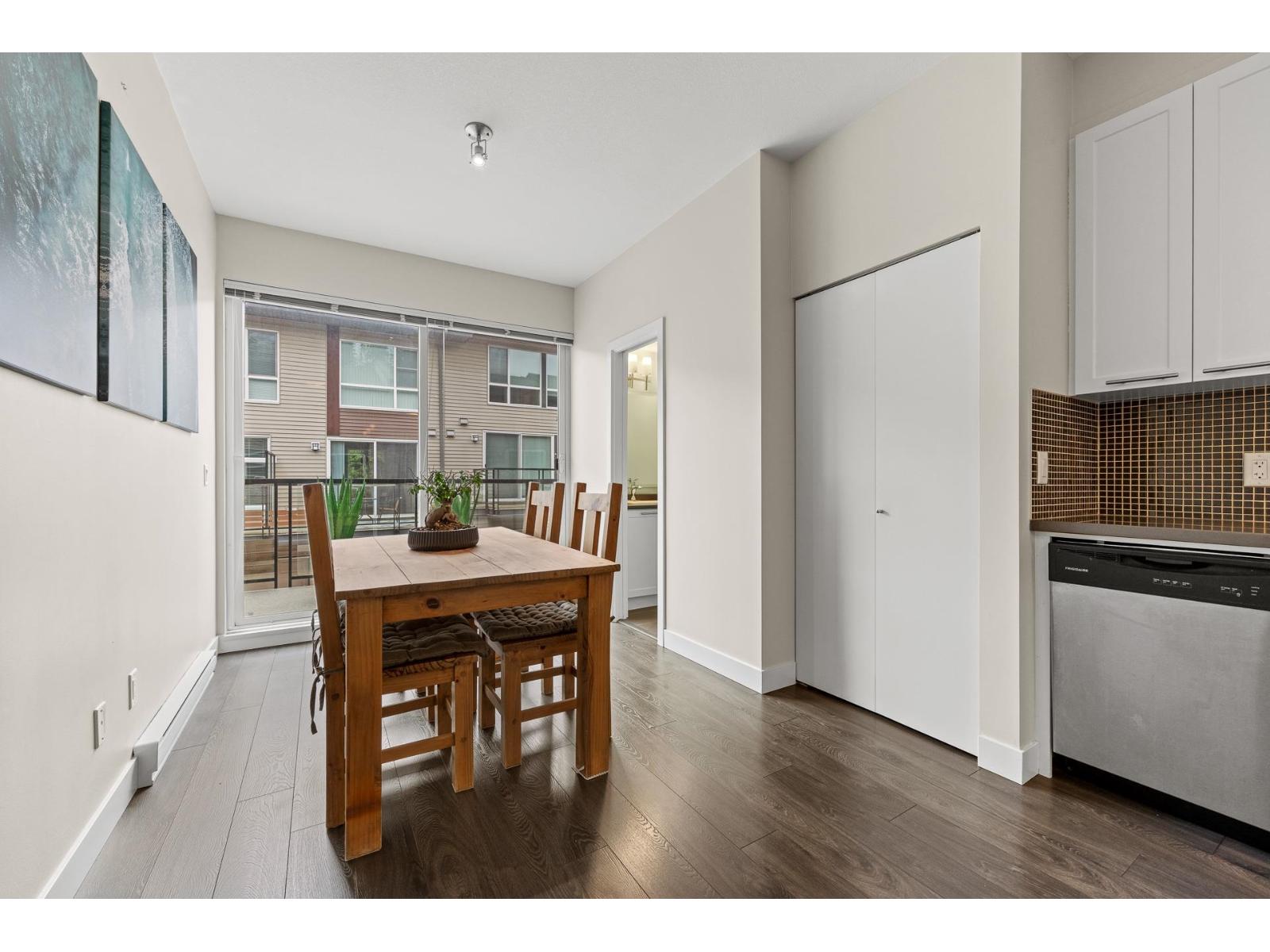 House in Surrey - Image 15