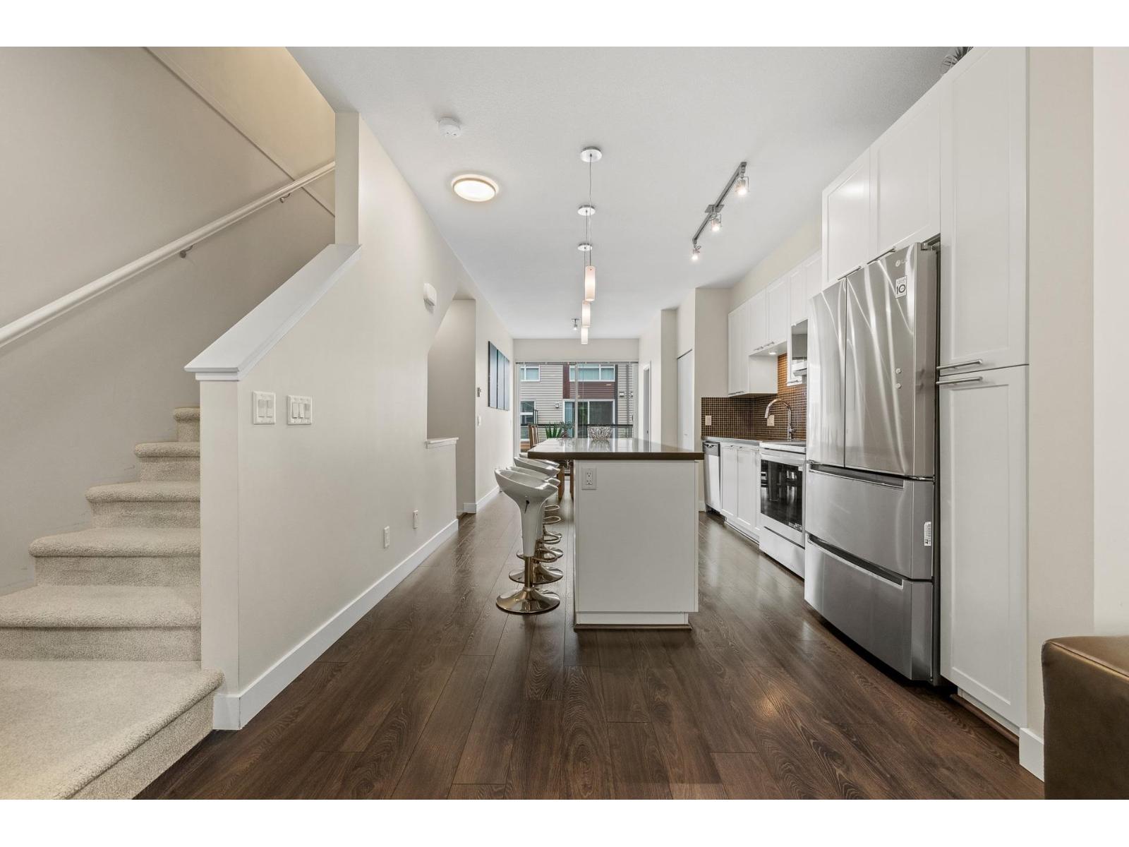 House in Surrey - Image 32