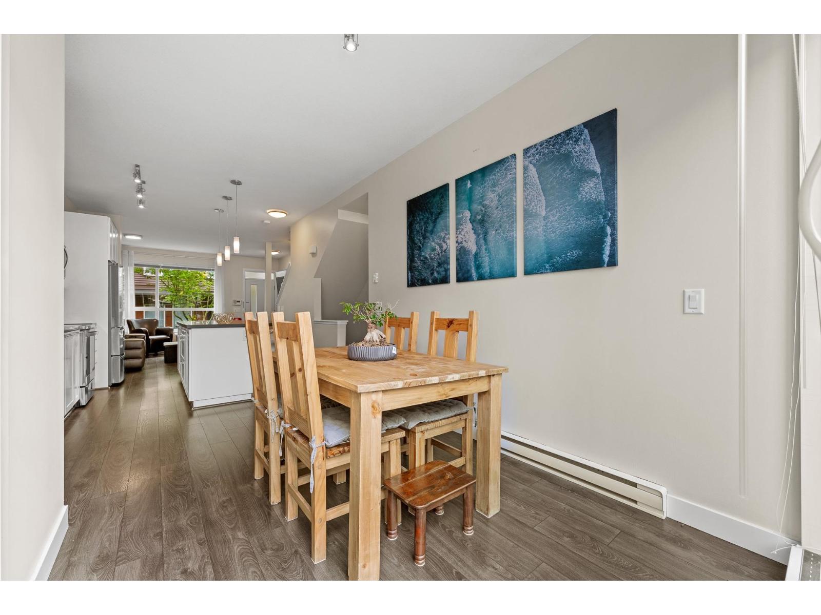 House in Surrey - Image 24
