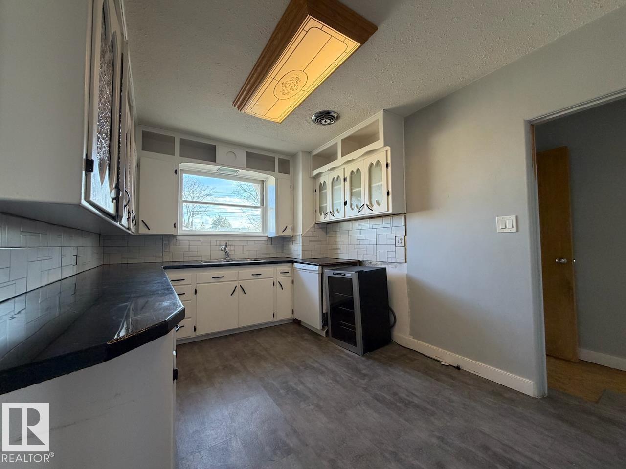 5003 46 AV — photo 10