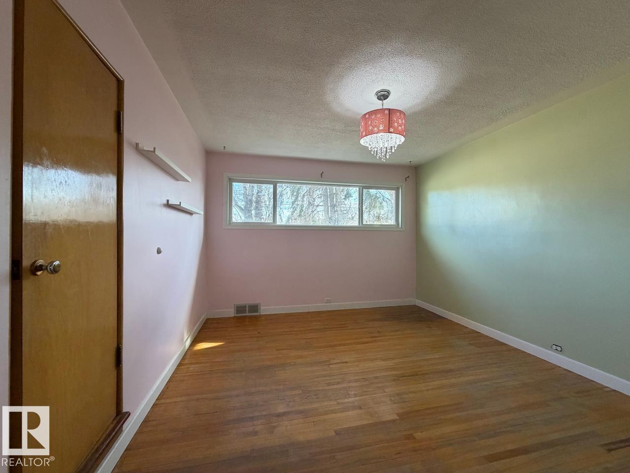 5003 46 AV — photo 12