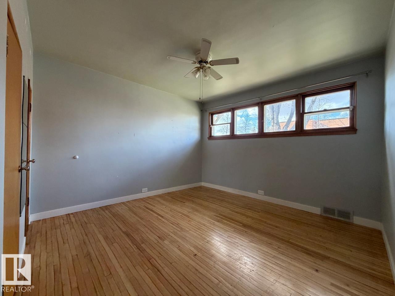 5003 46 AV — photo 14
