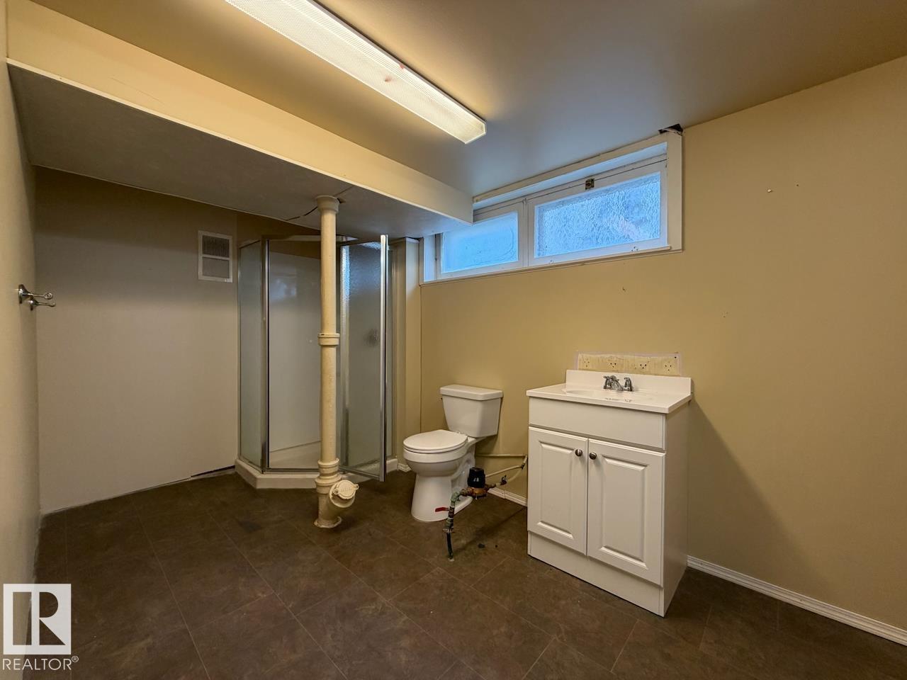 5003 46 AV — photo 21