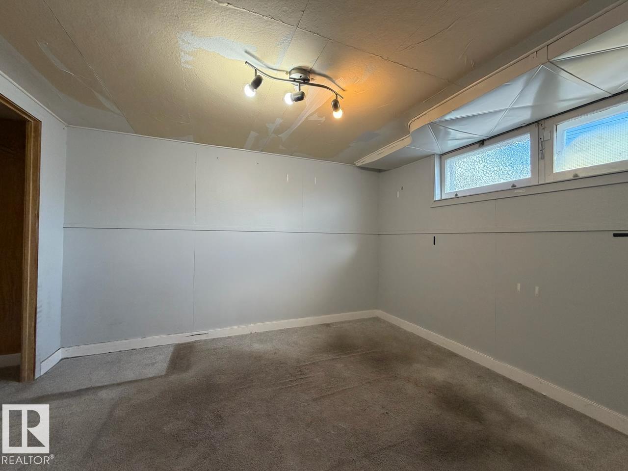 5003 46 AV — photo 22