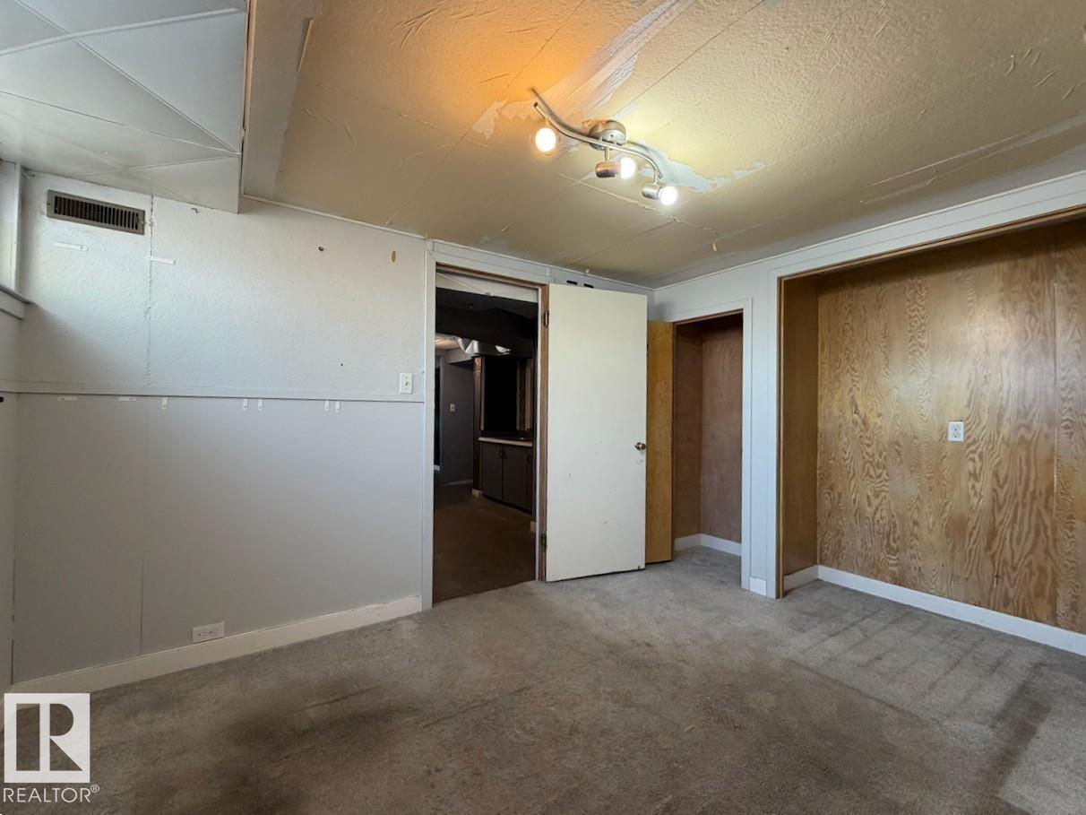 5003 46 AV — photo 23