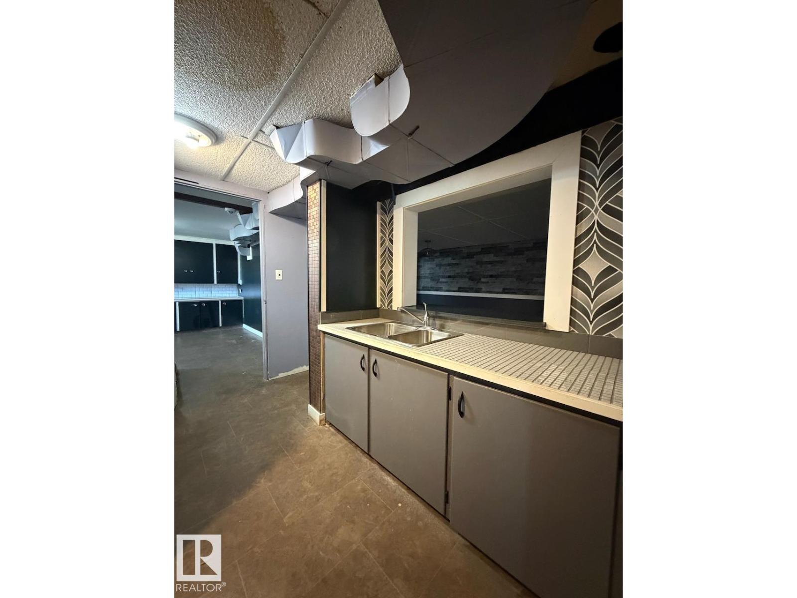 5003 46 AV — photo 24
