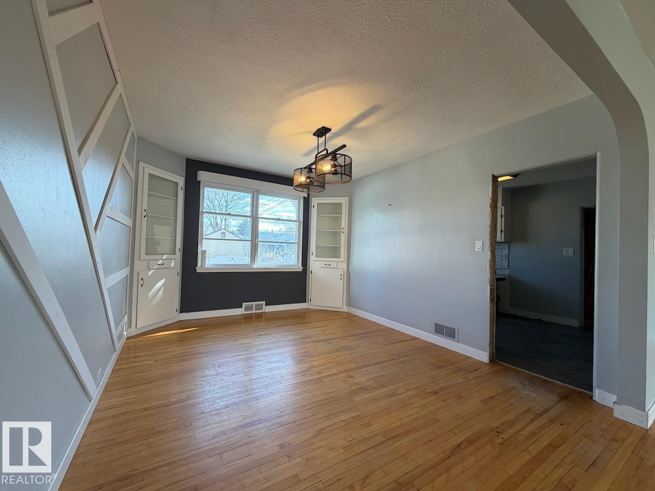 5003 46 AV — photo 8