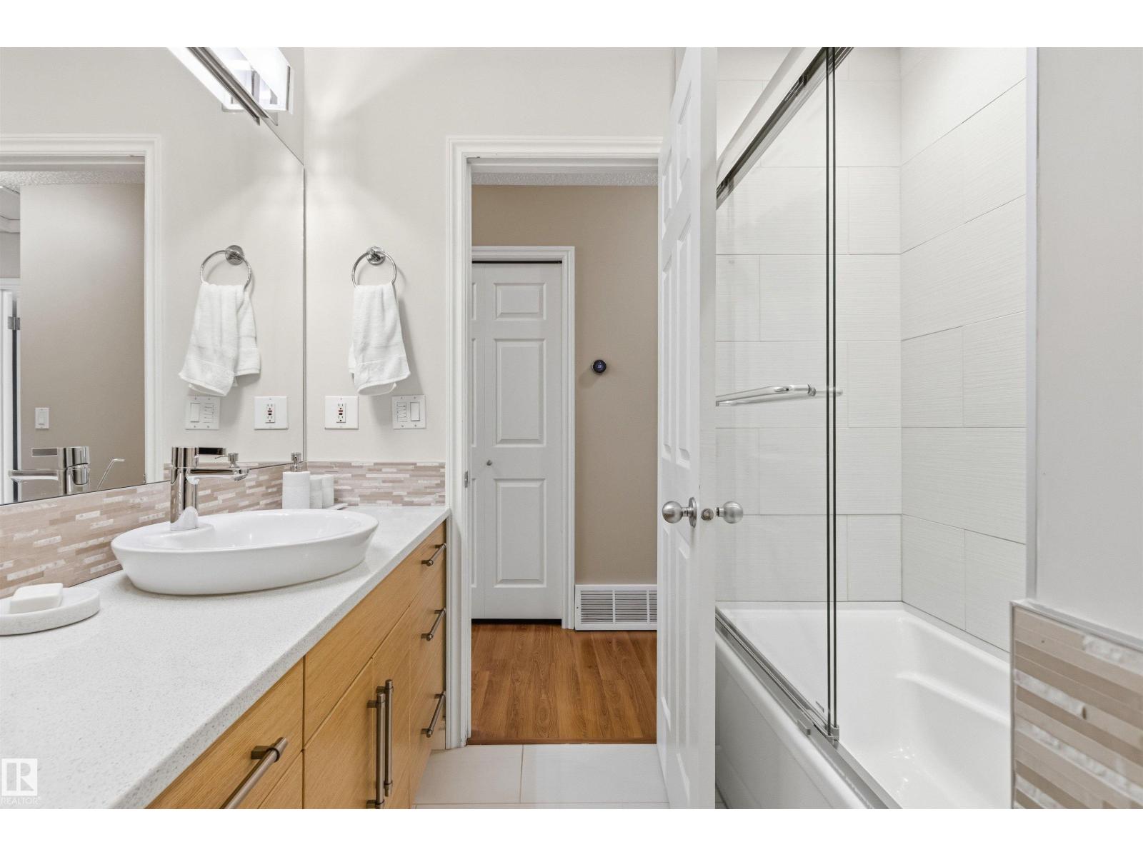 11129 20 AV NW, Edmonton