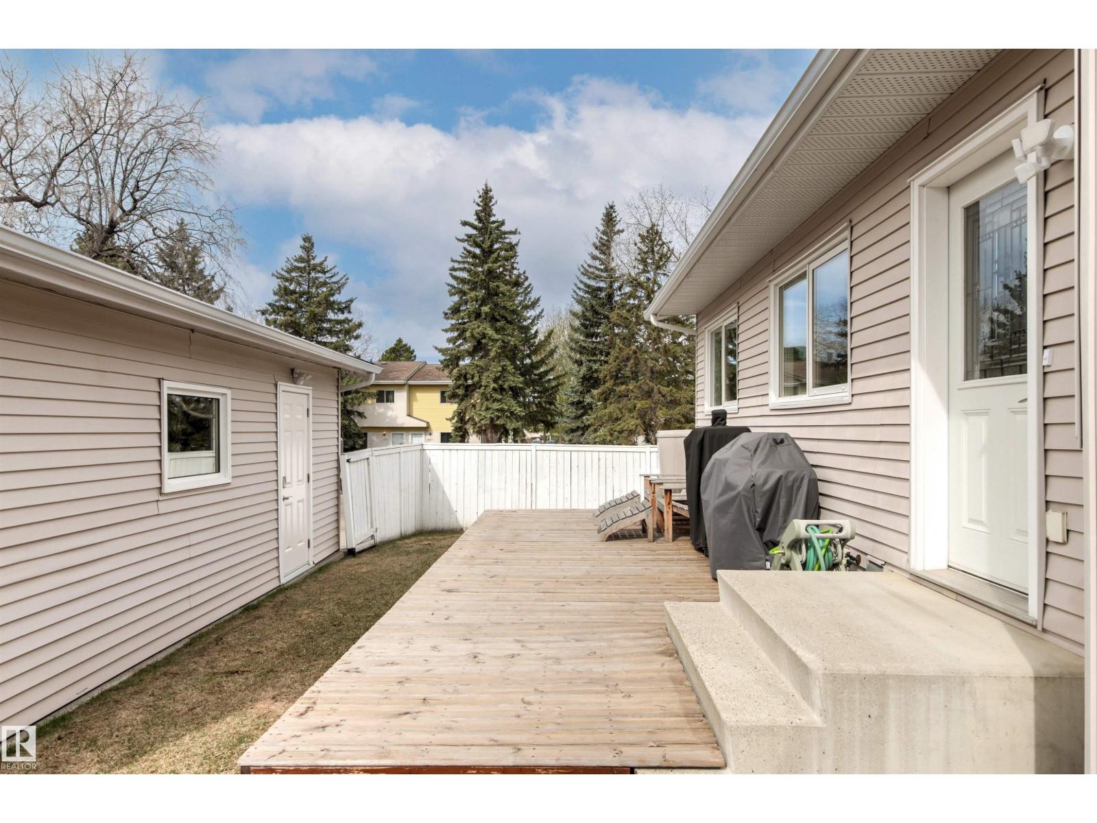 11129 20 AV NW, Edmonton