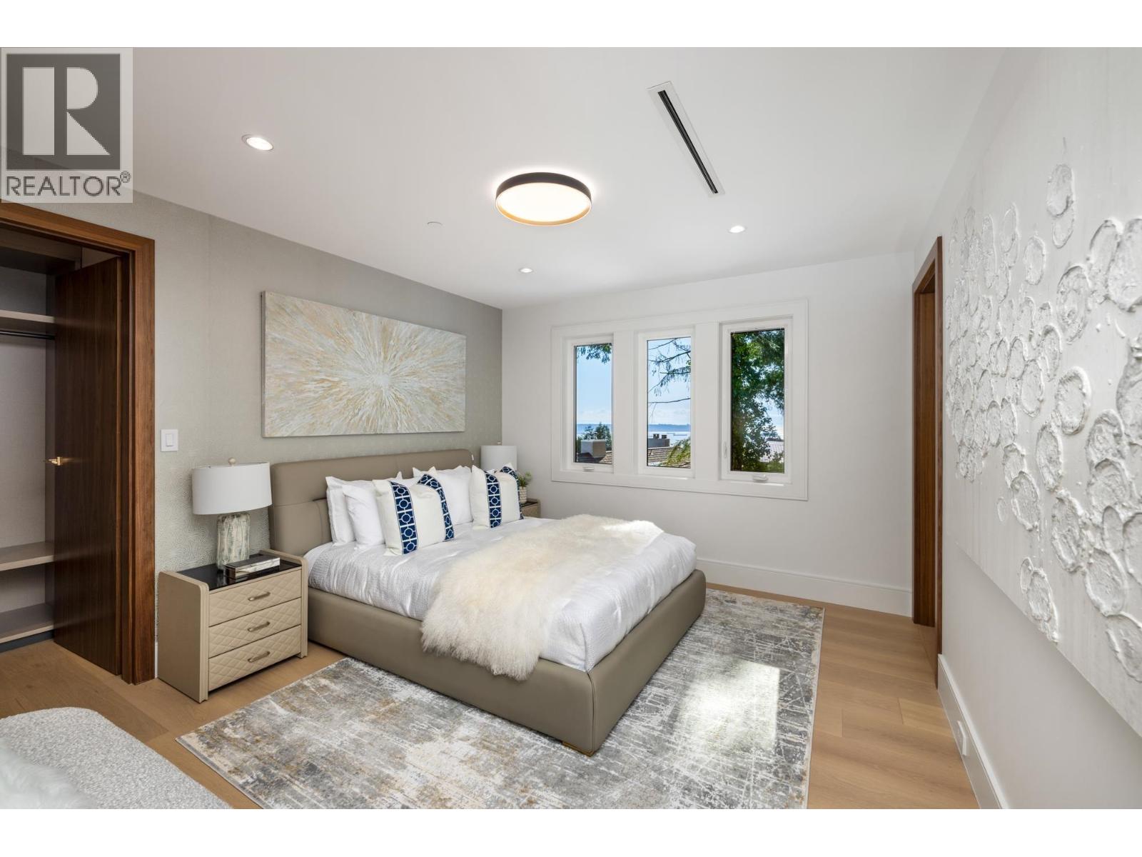 835 FARMLEIGH ROAD, West Vancouver