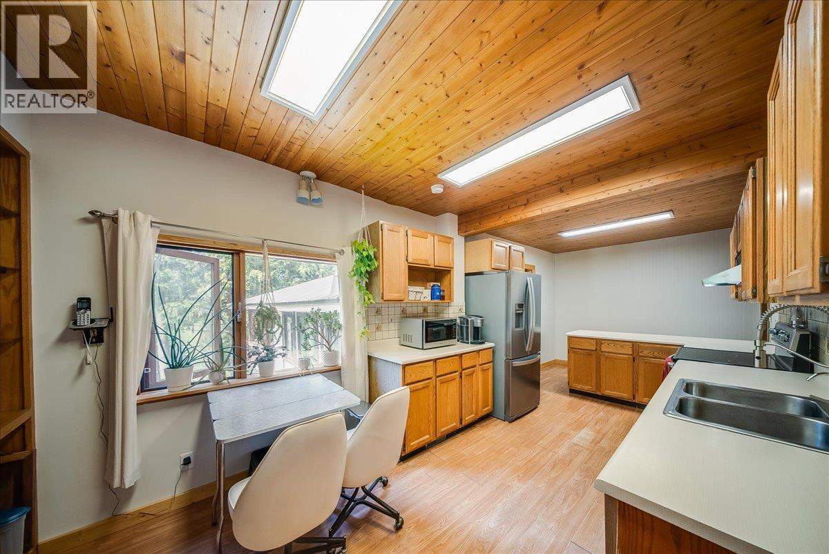 2280 Old Salmo Road - 15