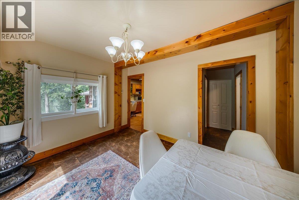 2280 Old Salmo Road - 17
