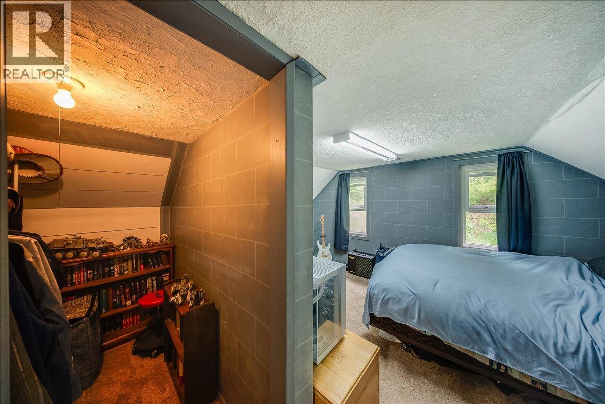 2280 Old Salmo Road - 31